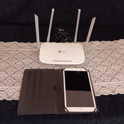 TP-LINK ROUTER AND A LG TABLET