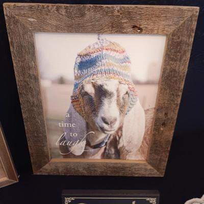 UNIQUE WALL HANGINGS