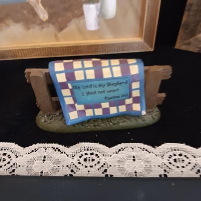 UNIQUE WALL HANGINGS