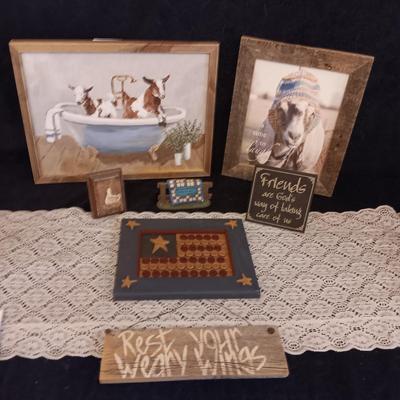 UNIQUE WALL HANGINGS