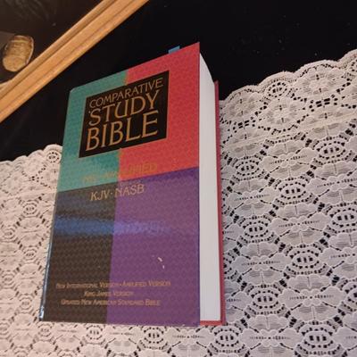 FRAMED GRACE AND GRATITUDE PICTURES AND A STUDY BIBLE
