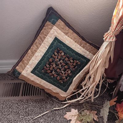 FALL DECORATIONS (1)