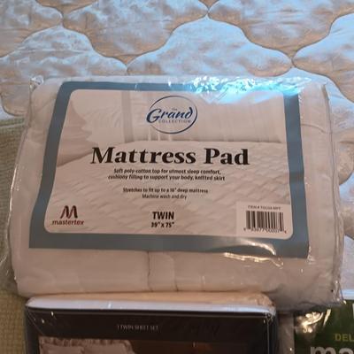 TWIN SIZE BLANKET, MATTRESS COVER & SHEET SET