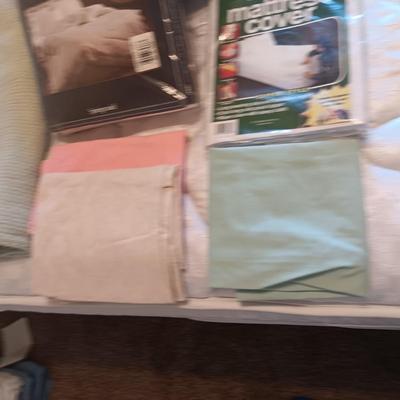 TWIN SIZE BLANKET, MATTRESS COVER & SHEET SET