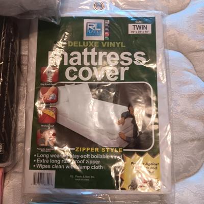 TWIN SIZE BLANKET, MATTRESS COVER & SHEET SET