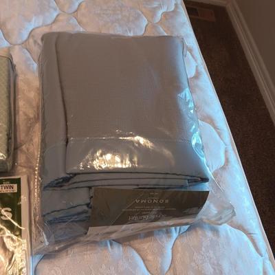 NEW TWIN SHEET SET AND MATTRESS COVER, NEW FULL/QUEEN BLANKET