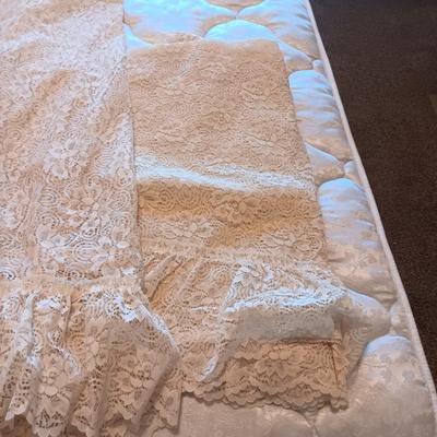 2 LINED CURTAIN PANELS AND 2 LACEY SHEERS