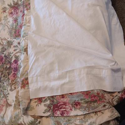 2 LINED CURTAIN PANELS AND 2 LACEY SHEERS