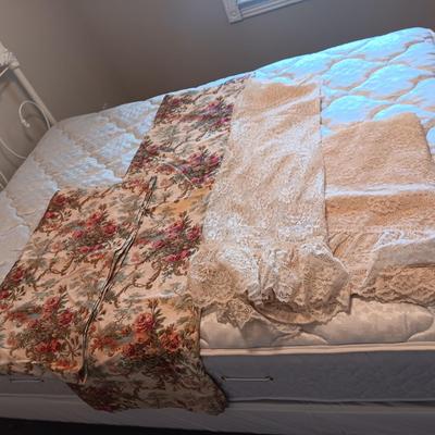 2 LINED CURTAIN PANELS AND 2 LACEY SHEERS