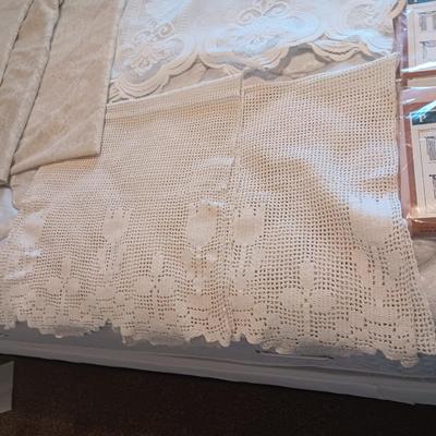 SHORT/KITCHEN CURTAINS AND 2 NEW 60 X 80 SHEERS