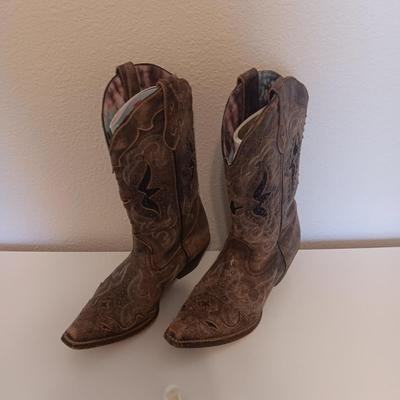 SHOE SHELF, VERA BRADLEY WALLET, MEN'S JEANS, SHIRT AND LADIES BOOTS