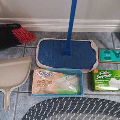 SMALL IRONING BOARD AND IRON, FLOOR CARE