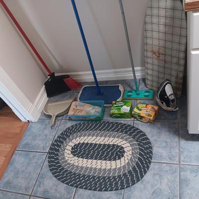 SMALL IRONING BOARD AND IRON, FLOOR CARE