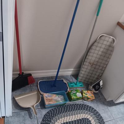 SMALL IRONING BOARD AND IRON, FLOOR CARE