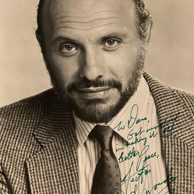 Héctor Elizondo signed photo