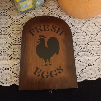 3 STACKING BOXES, WOODEN SIGN AND A HEN PLANTER