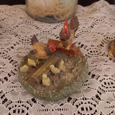 VINTAGE CANNING JAR LAMP BASE AND DECORATIVE ROOSTERS