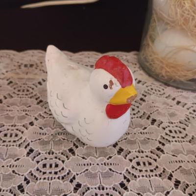 VINTAGE CANNING JAR LAMP BASE AND DECORATIVE ROOSTERS