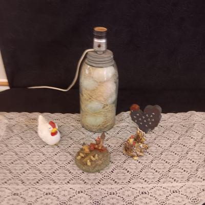 VINTAGE CANNING JAR LAMP BASE AND DECORATIVE ROOSTERS