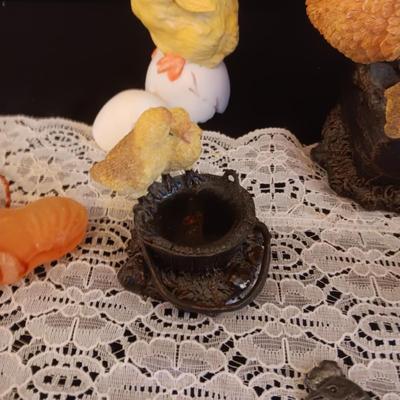 BABY CHICKS AND CHICKEN DECOR