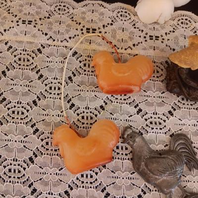 BABY CHICKS AND CHICKEN DECOR