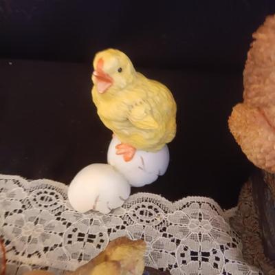 BABY CHICKS AND CHICKEN DECOR