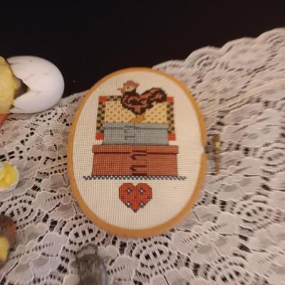 BABY CHICKS AND CHICKEN DECOR
