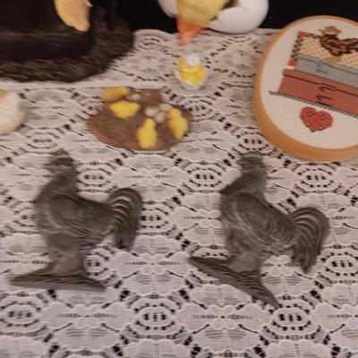 BABY CHICKS AND CHICKEN DECOR