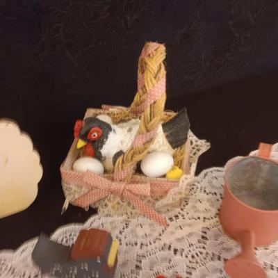 MORE ROOSTER AND HEN DECOR