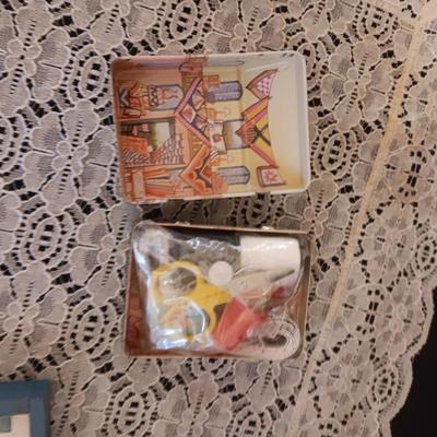 KNICK KNACKS WITH A QUILTING THEME