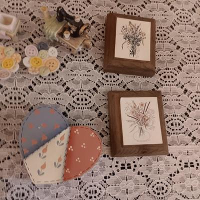KNICK KNACKS WITH A QUILTING THEME