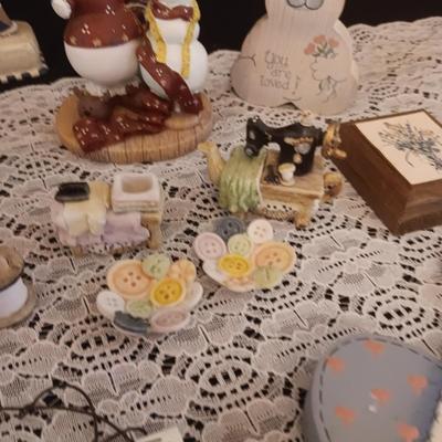 KNICK KNACKS WITH A QUILTING THEME