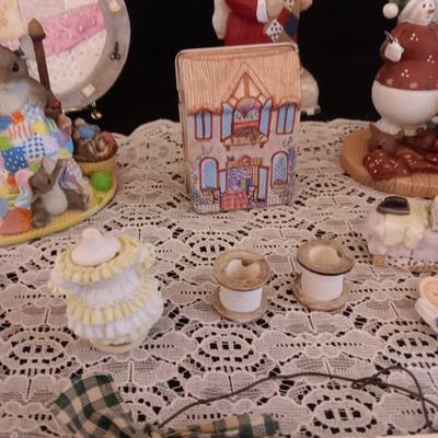 KNICK KNACKS WITH A QUILTING THEME