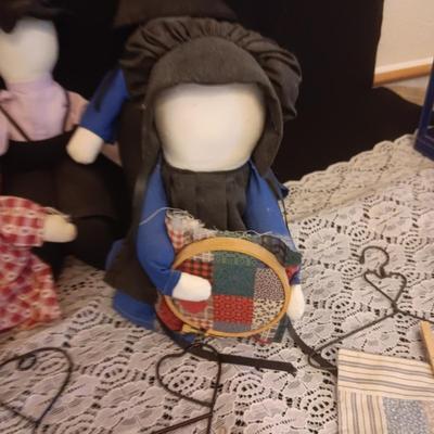 SMALL QUILTED WALL HANGINGS AND SOFT AMISH DOLLS