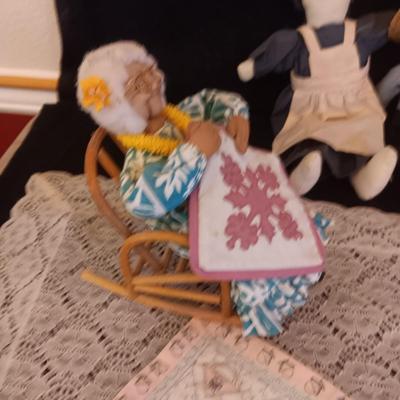 SMALL QUILTED WALL HANGINGS AND SOFT AMISH DOLLS