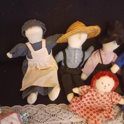 SMALL QUILTED WALL HANGINGS AND SOFT AMISH DOLLS