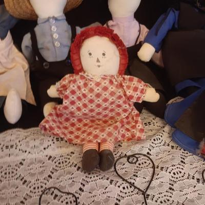 SMALL QUILTED WALL HANGINGS AND SOFT AMISH DOLLS