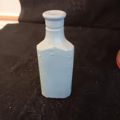 DIGITAL PICTURE FRAME, PAINTED OLD GLASS BOTTLE, DECORATIVE OUTHOUSE