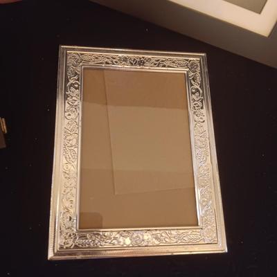 DIGITAL PICTURE FRAME, PAINTED OLD GLASS BOTTLE, DECORATIVE OUTHOUSE
