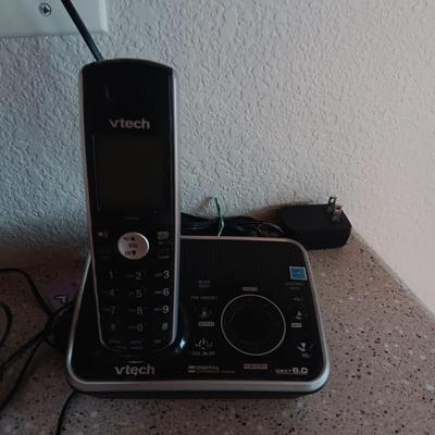 VTECH 4 HANDSET CORDLESS PHONES W/ANSWERING MACHINE