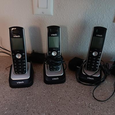VTECH 4 HANDSET CORDLESS PHONES W/ANSWERING MACHINE