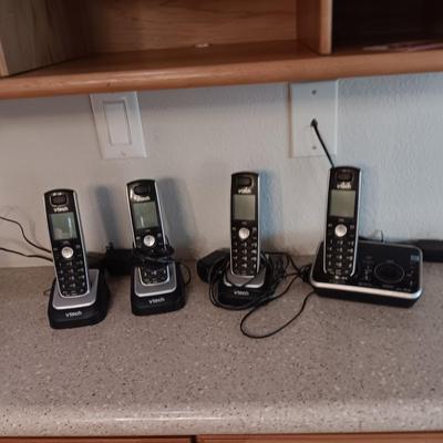 VTECH 4 HANDSET CORDLESS PHONES W/ANSWERING MACHINE