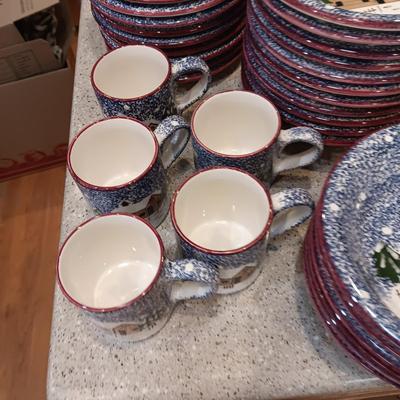 HUGE SET OF HOLLY MOUNTAIN LODGE DINNERWARE (Just in time for the holidays)