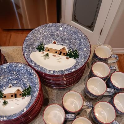 HUGE SET OF HOLLY MOUNTAIN LODGE DINNERWARE (Just in time for the holidays)