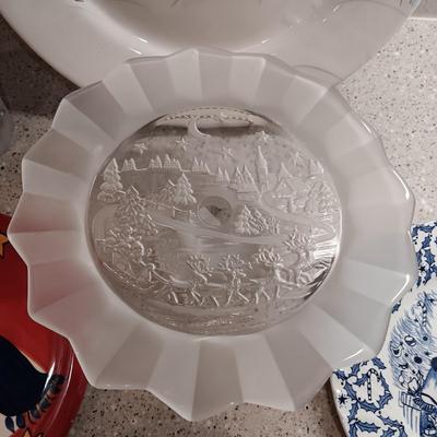CHRISTMAS SERVING PIECES