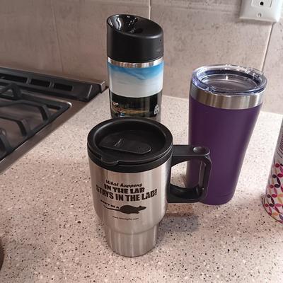 YETI COFFEE MUG AND SEVERAL TRAVEL CUPS