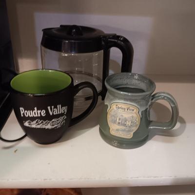 PROGRAMMABLE COFFEE MAKER AND MUGS