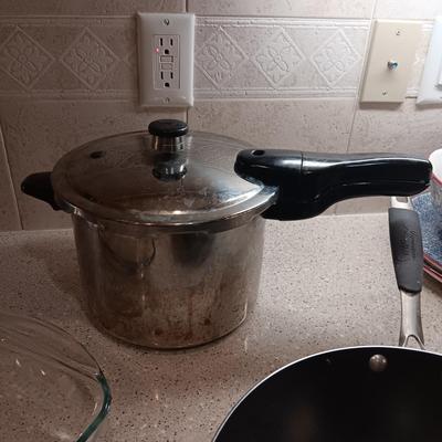 PRESTO PRESSURE COOKER, WOK SKILLET AND CASSEROLE DISH