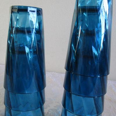7 blue plastic tumblers