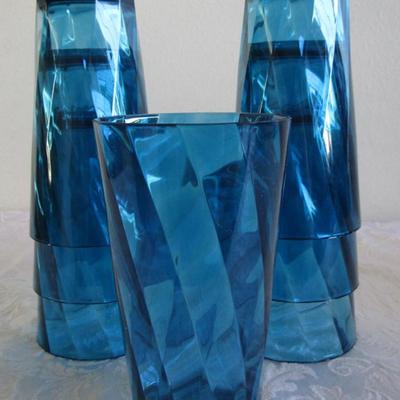 7 blue plastic tumblers